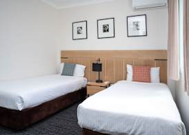 MainStay Suites Kew 5
