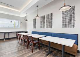 Holiday Inn Express Kansas City North - Parkville by IHG 2