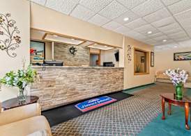 Howard Johnson by Wyndham Albany 3
