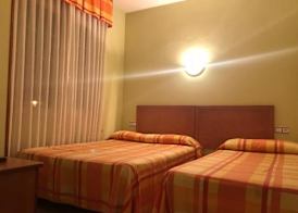 Hotel Los Leones, el más cercano a Warner 4