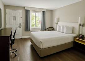 Days Inn by Wyndham Bradenton I-75 3