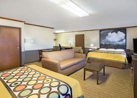 Super 8 by Wyndham New Hampton 3