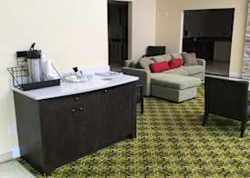 Days Inn & Suites by Wyndham Rochester Hills MI 2