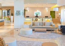 Holiday Inn MUSCAT AL SEEB by IHG 2