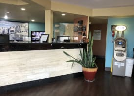 Super 8 by Wyndham Tulsa - Route 66 5