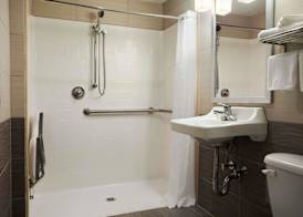 Super 8 by Wyndham Bronx 4