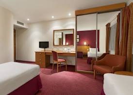 Days Inn by Wyndham Stevenage North 5
