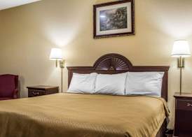 Econo Lodge Inn & Suites North Syracuse Airport 4