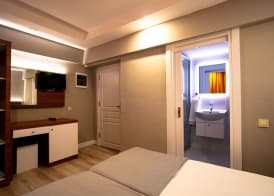 Joker Side Hill Suite Hotel 5