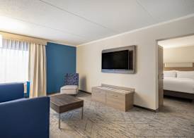 Holiday Inn Express & Suites GREENSBORO-(I-40 @ WENDOVER) by IHG 5