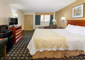 Days Inn by Wyndham Kent - Akron 3