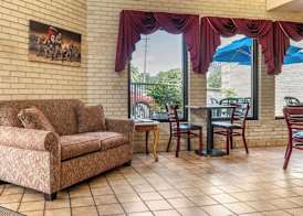 Econo Lodge Fayetteville I-95 4