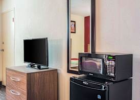 Econo Lodge 4