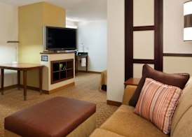 Comfort Suites Milwaukee West 2