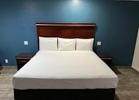 Super 8 by Wyndham Mesa Downtown Near Convention Center 3