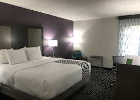 La Quinta Inn by Wyndham Davenport & Conference Center 5