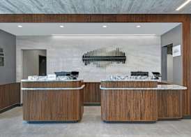 Courtyard by Marriott Hamilton 2