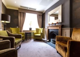 Phoenix Hotel 4