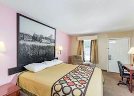 Super 8 by Wyndham Statesboro 5
