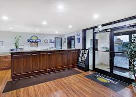 Days Inn by Wyndham Savannah 4