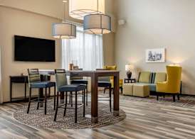 Comfort Inn & Suites Pittsburgh-Northshore 4