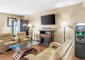 Super 8 by Wyndham Sturtevant Racine 5