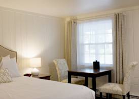 Sandwich Inn and Suites 5