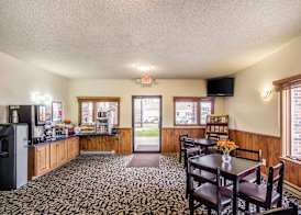 Econo Lodge Waupaca 3