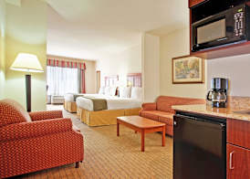 Holiday Inn Express & Suites DYERSBURG by IHG 3