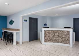 Days Inn & Suites by Wyndham Sellersburg 2