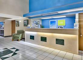 Days Inn & Suites by Wyndham Bentonville 2