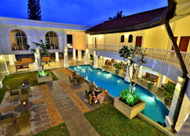 Hibiscus Beach Hotel & Villas 2