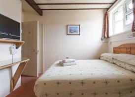 Oakwood Bed and Breakfast Heathrow 3