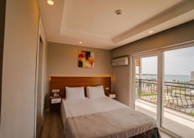 Joker Side Hill Suite Hotel 4