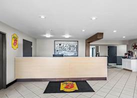 Super 8 by Wyndham Farmington 3