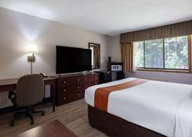 Travelodge by Wyndham Merrill 5