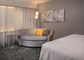 Courtyard by Marriott Lansing 3