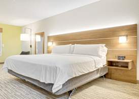 Holiday Inn Express & Suites PORTLAND by IHG 4