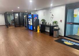 Days Inn by Wyndham Brooklyn Borough Park 3