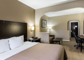 Quality Suites Houston NW Cy-Fair 4