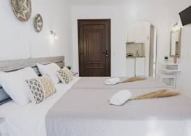 Petros Studios & Suites 5
