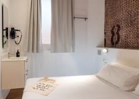 Chic & Basic Tallers Hostal 5