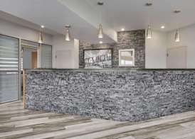 Super 8 by Wyndham Windsor/Dougall 3