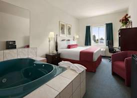 Days Inn & Suites by Wyndham Romeoville 2