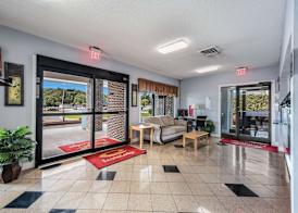 Econo Lodge Inn & Suites Huntsville University Area 4