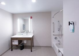 La Quinta Inn and Suites by Wyndham Lincoln 5
