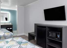 Red Lion Inn & Suites Lemoore 5