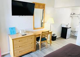 Super 8 by Wyndham Fort Scott 2