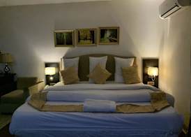 The Autograph Executive Hotel 3