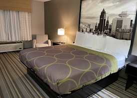 Delavan Inn and Suites 3